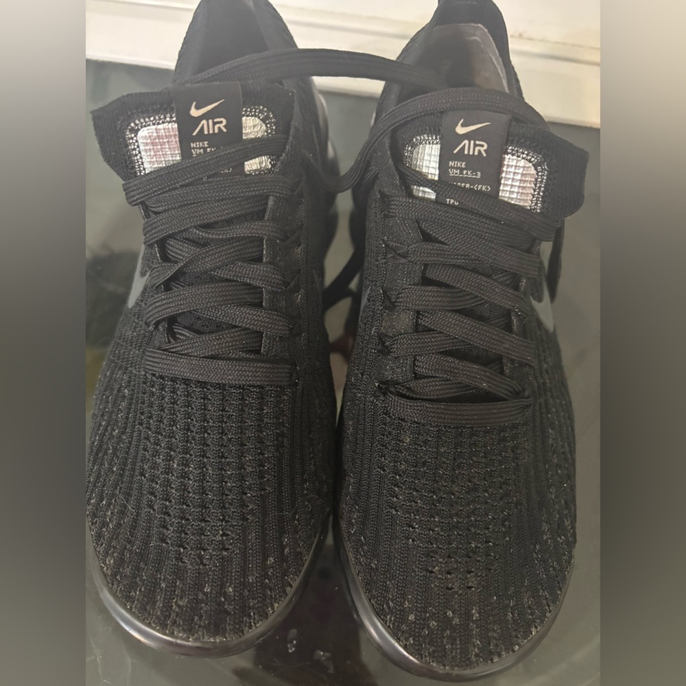 Nike shoe number 7.5 Unisex man or woman